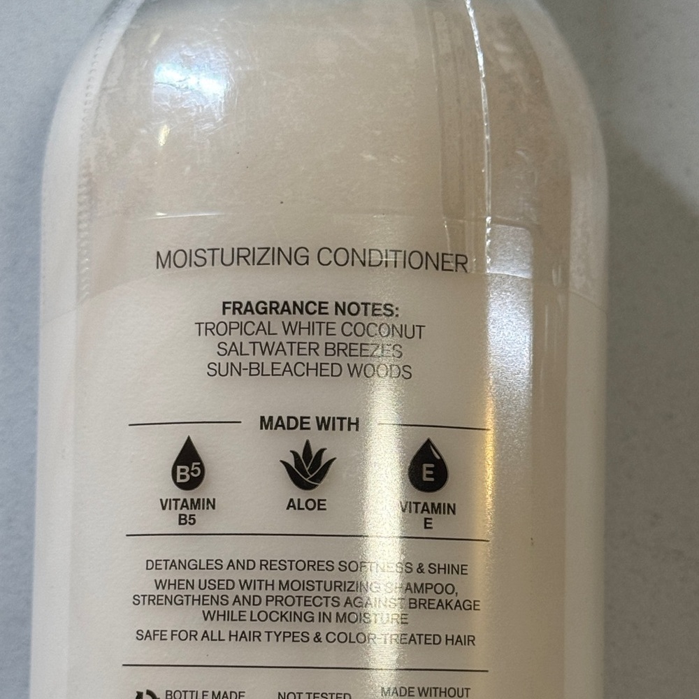 Bath & Body Works Waikiki Beach Coconut Conditioner - Green and Cream - Picture 3 of 4